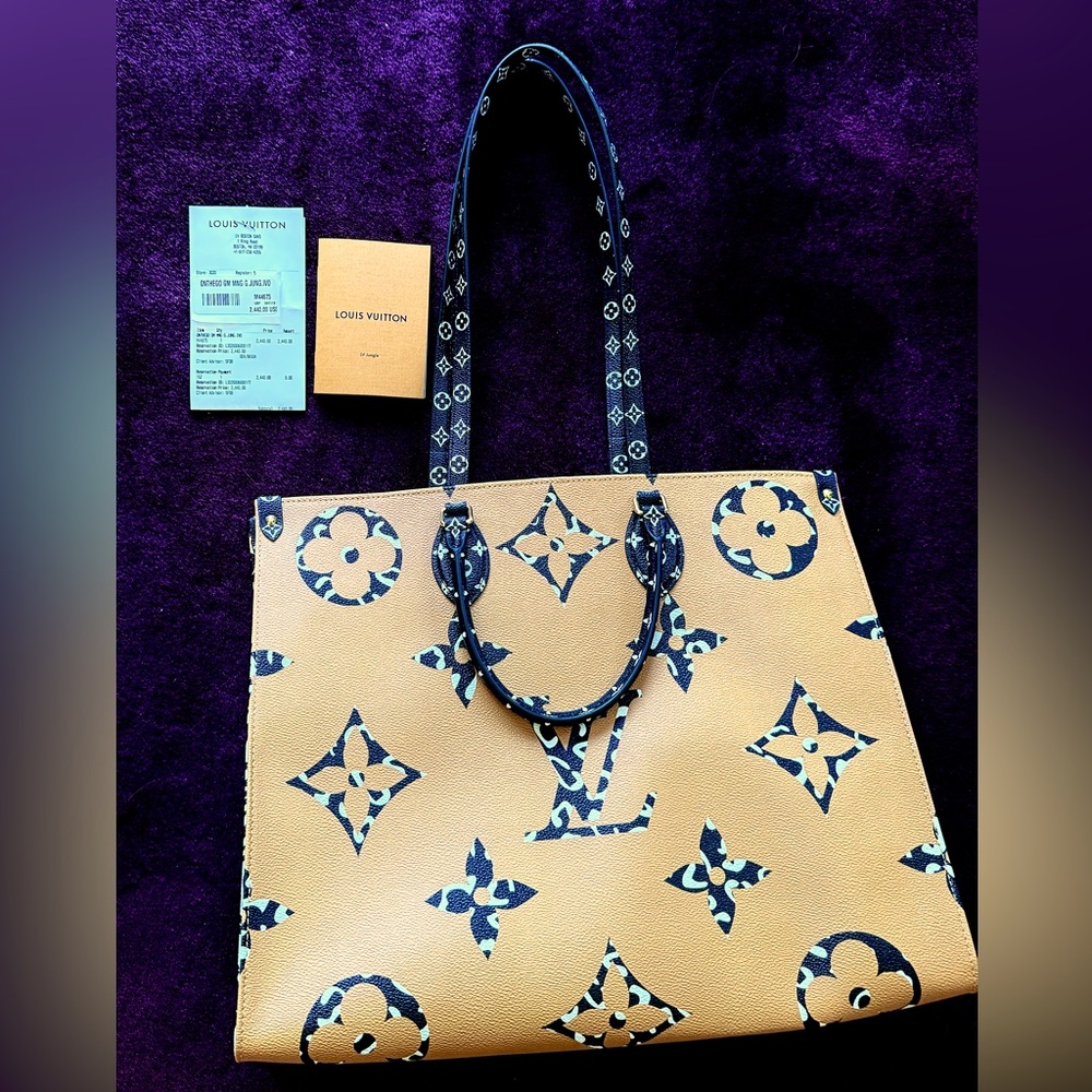 LOUIS VUITTON Monogram Giant Jungle Onthego GM Ivory